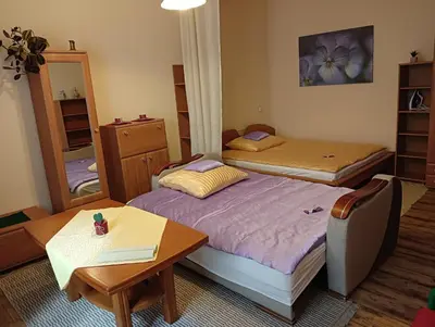 Łóżko lub łóżka w pokoju w obiekcie Oficynka