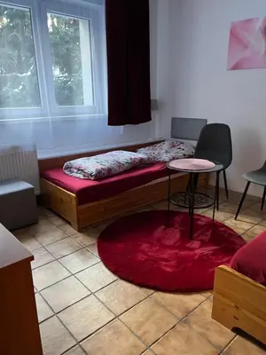 Łóżko lub łóżka w pokoju w obiekcie Pokoje