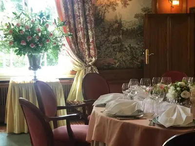 Restauracja lub miejsce do jedzenia w obiekcie Rezydencja Willa Park & Restauracja
