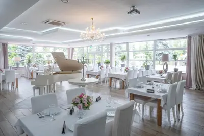 Restauracja lub miejsce do jedzenia w obiekcie Hotel Europejski