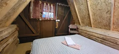 Łóżko lub łóżka w pokoju w obiekcie Altana letnia nr2 - Herbergerówka Agroturystyka na wsi