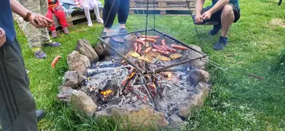 Sprzęt do grillowania w luksusowym namiocie