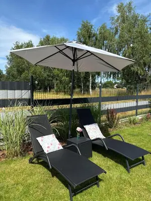 Ogród w obiekcie Jej i Jego - Eleganckie domki z balią na wyłączność