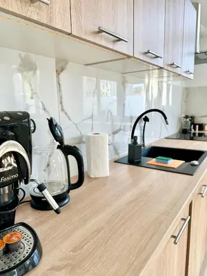 Kuchnia lub aneks kuchenny w obiekcie Luksusowy apartament na parterze w okolicy jeziora i Gór Sowich