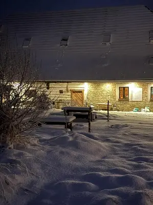 Obiekt Vegan House - kamienny pokój zimą
