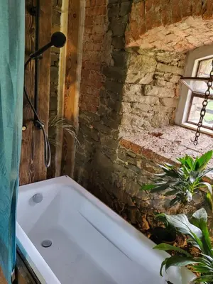 Łazienka w obiekcie Vegan House - kamienny pokój