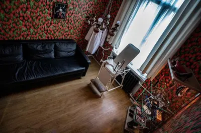 Część wypoczynkowa w obiekcie Vintage BDSM Kinky Apartment - ENTIRE 65m2 space for up to 6-guests - FULLY EQUIPPED