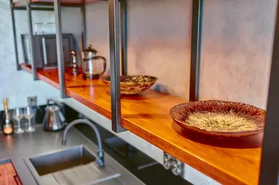 Kuchnia lub aneks kuchenny w obiekcie LAGUNA LOFT Aleja Zwycięzców Dwupoziomowy