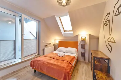 Łóżko lub łóżka w pokoju w obiekcie LAGUNA LOFT Aleja Zwycięzców Dwupoziomowy