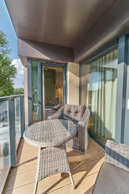 Część wypoczynkowa w obiekcie LAGUNA Ogrody Pieniawskie 33 EMERALD VIP-z balkonem