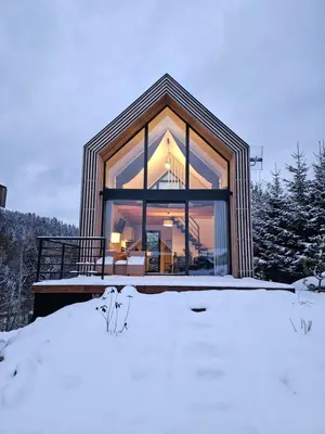 Obiekt Domki Pod Lasem - Domek Sosnowy zimą