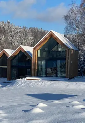 Obiekt Domki Pod Lasem - Domek Sosnowy zimą
