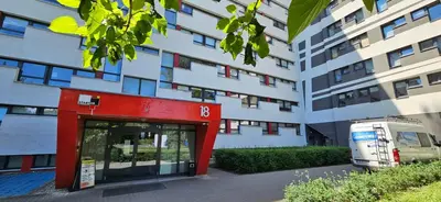 Budynek, w którym mieści się apartament