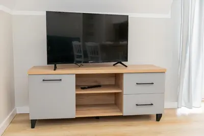 Telewizja i/lub zestaw kina domowego w obiekcie VacationClub - Zdrojowa 7 Apartament 7