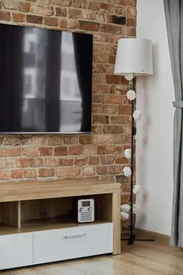 Telewizja i/lub zestaw kina domowego w obiekcie Spacious Apartment with Balcony near the Slavic Hill Wrocław by Renters Prestige