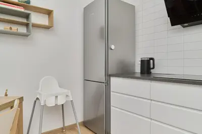 Kuchnia lub aneks kuchenny w obiekcie Spacious Apartment with Balcony near the Slavic Hill Wrocław by Renters Prestige