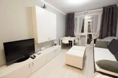 Telewizja i/lub zestaw kina domowego w obiekcie Happy Estate Apartments - Old Town