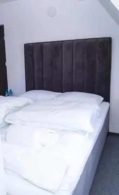 Łóżko lub łóżka w pokoju w obiekcie Bon Żur