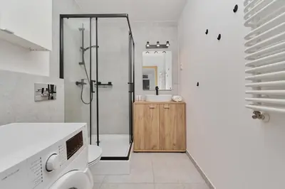 Łazienka w obiekcie City Center Mirrors Apartment with Parking by Noclegi Renters