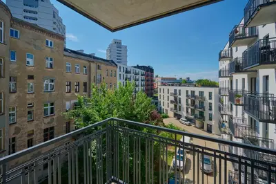 Balkon lub taras w obiekcie City Center Mirrors Apartment with Parking by Noclegi Renters