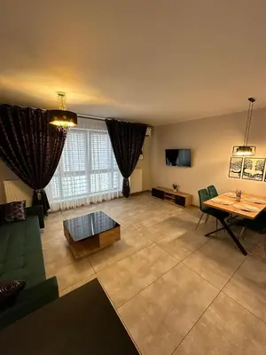 Telewizja i/lub zestaw kina domowego w obiekcie Comfy Apartment Kłodzko - KLIMATYZACJA