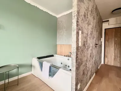 Łóżko lub łóżka w pokoju w obiekcie Gold Sleep nowy apartament z jacuzzi na wyłączność