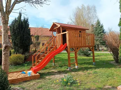 Plac zabaw dla dzieci w obiekcie Agroturystyka Lesieniec - Magdalena i Maciej Mochoń