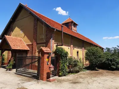 Budynek, w którym mieści się gospodarstwo agroturystyczne