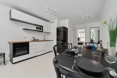 Kuchnia lub aneks kuchenny w obiekcie Spacious Apartment Dmowskiego by The River with Parking & Balcony by Noclegi Renters