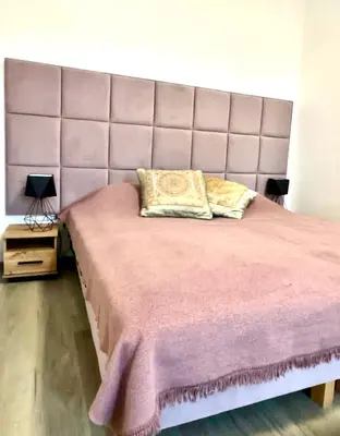 Łóżko lub łóżka w pokoju w obiekcie Centrum Legnica