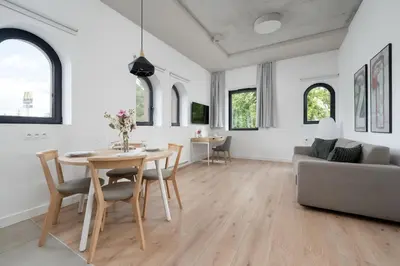 Telewizja i/lub zestaw kina domowego w obiekcie PIEKARNIA Żywa Kultura Atmospheric Apartments in Wrocław by Noclegi Renters
