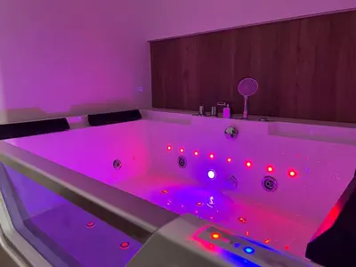 Plan piętra w obiekcie Gold Sleep apartament we Wrocławiu z prywatnym jacuzzi i dużym łóżkiem