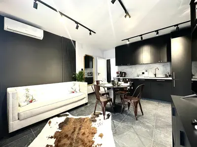 Kuchnia lub aneks kuchenny w obiekcie GOLDEN Apartment ~ 1000m Main Square ~ Self Check-In 24h