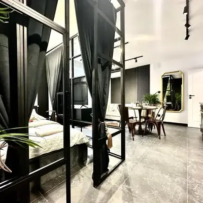 GOLDEN Apartment ~ 1000m Main Square ~ Self Check-In 24h