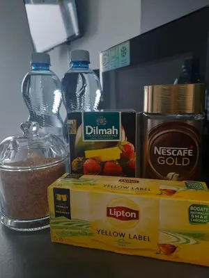 Zestaw do parzenia kawy i herbaty w obiekcie APARTAMENT OLIWIER