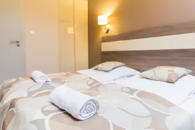 Łóżko lub łóżka w pokoju w obiekcie VacationClub - Tignes Apartament 31