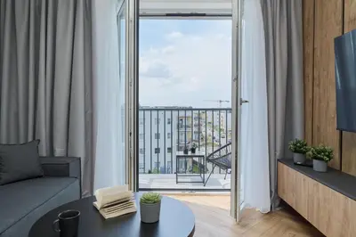 Telewizja i/lub zestaw kina domowego w obiekcie Exclusive Apartment with Balcony & Parking Wrocław by Renters Prestige