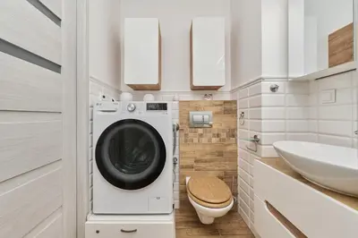 Łazienka w obiekcie Spacious Apartment suitable for Remote Work with Balcony & Parking by Noclegi Renters