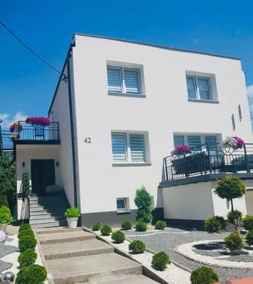 Budynek, w którym mieści się apartament