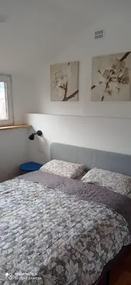 Łóżko lub łóżka w pokoju w obiekcie Apartment na Gruszy