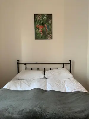 Łóżko lub łóżka w pokoju w obiekcie Śródmieście