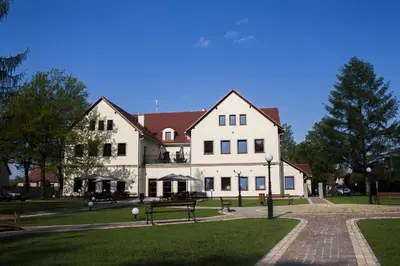 Budynek, w którym mieści się hotel