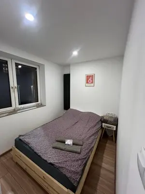 Łóżko lub łóżka w pokoju w obiekcie ApartamentsByMatyrafa-IV