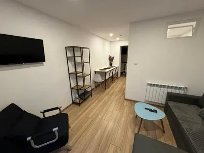 Telewizja i/lub zestaw kina domowego w obiekcie ApartamentsByMatyrafa-V