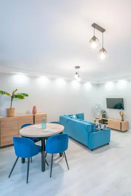 Telewizja i/lub zestaw kina domowego w obiekcie Stylowy apartament Blue self check in 24h