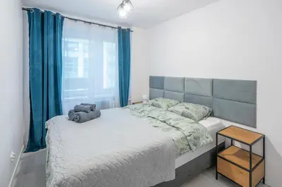 Łóżko lub łóżka w pokoju w obiekcie Stylowy apartament Blue self check in 24h