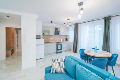 Kuchnia lub aneks kuchenny w obiekcie Stylowy apartament Blue self check in 24h