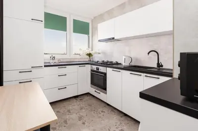 Kuchnia lub aneks kuchenny w obiekcie Stylish Apartment near Wroclavia for 4 Guests by Noclegi Renters