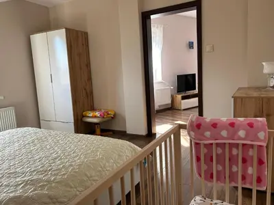Łóżko lub łóżka w pokoju w obiekcie Apartament Bobrzańska - 4 bedrooms sypialnie