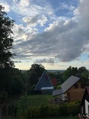 Przyroda w pobliżu tego domu w stylu alpejskim